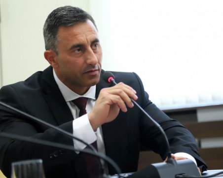 Спецов: Руска петролна компания у нас 10 г. на загуба, печалбата ѝ в офшорни сметки