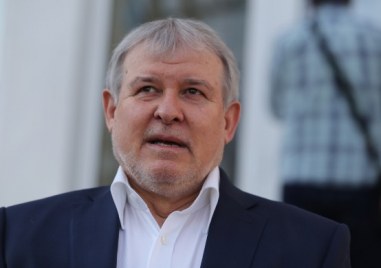Председателят на СДС Румен Христов се противопостави категорично на призивите