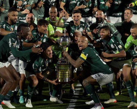 Палмейрас отново вдигна Копа Либертадорес