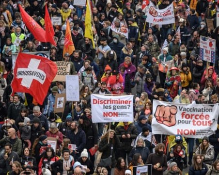 Швейцарците решават с референдум въвеждането на здравни сертификати