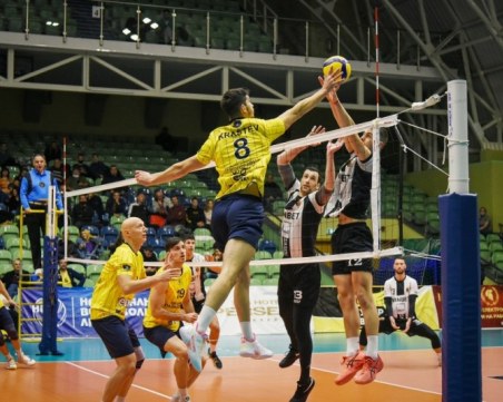 Волейболистите на Локомотив загубиха от Монтана