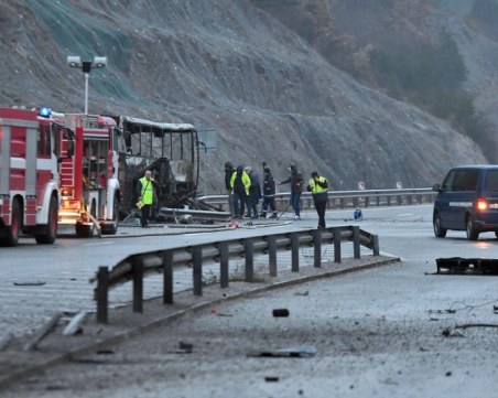Все още няма водеща версия за трагедията на АМ 