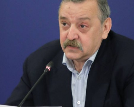 Проф. Канатарджиев: Трябва да затегнем контрола по границите, Омикрон се разпространява много бързо