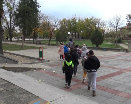 Учениците се върнаха в клас във втора община от Пловдивско, три започват на ротация