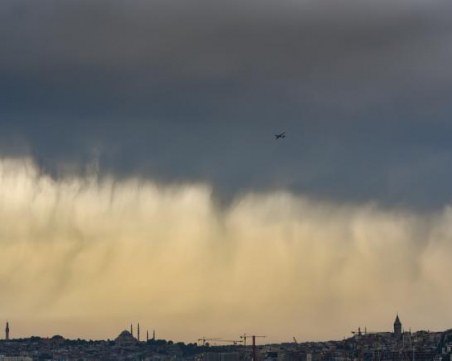Ураганен вятър в Истанбул взе жертви