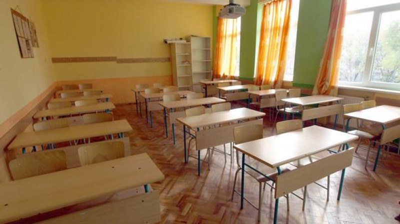 Над 3200 ученици от 5 до 12 клас се върнаха в клас в София