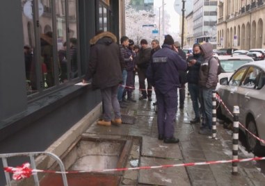 Бременна жена пропадна в шахта до Централна поща в София