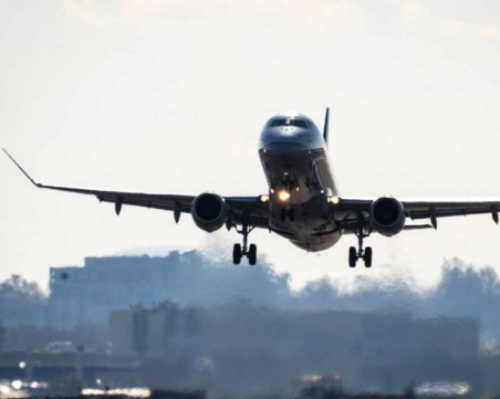 Българите, пристигащи днес от ЮАР, ще бъдат тествани и поставени под карантина