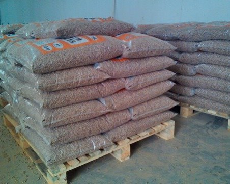 НАП удари нелегален склад за пелети и въглища край Пловдив, не отчитали продажбите и нямали касов апарат