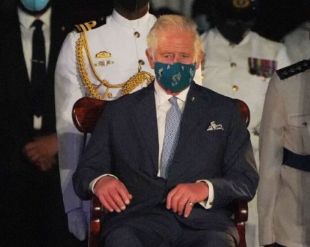 Принц Чарлз заспа по време на церемония