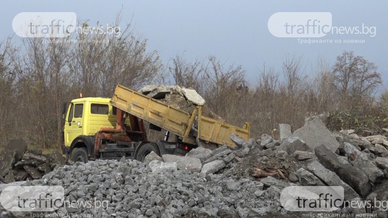 Пловдивска фирма изсипва тонове строителни отпадъци в Тракия върху частни терени
