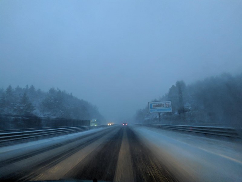 Сняг заваля тази нощ в района на София и високите