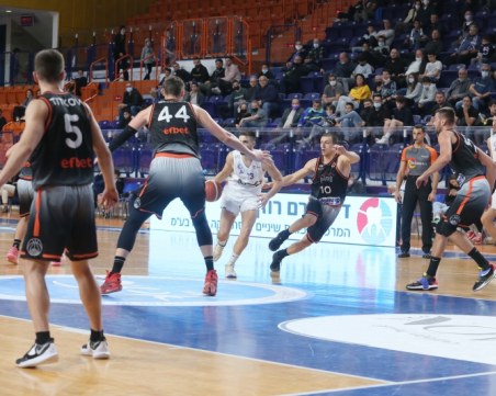 Академик загуби в Израел