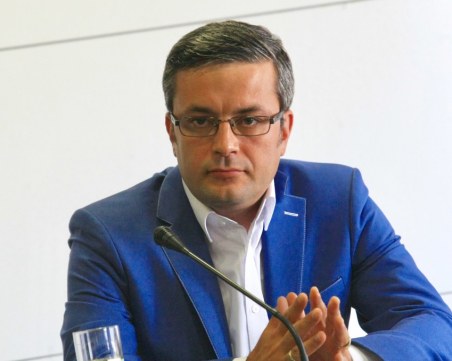 Биков: Служебното правителство носи отговорност за случващото се в ДКК