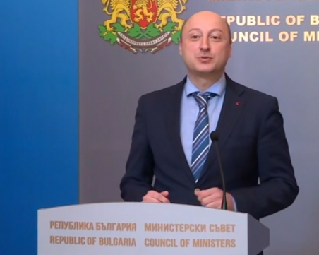 Бюджет 2022: Предлагат минималната заплата да стане 710 лв., майчинството – 650 лв.