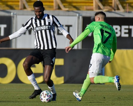 Две дузпи и равенство между Локомотив и Черно море