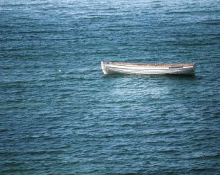 Корабокрушенец оцеля 22 часа в морето край Япония преди да бъде спасен