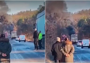 Камион се запали на пътя за Ришкия проход Двуметрови пламъци