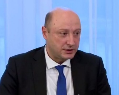 Финансовият министър: Базова пенсия от 370 лева, но без големи увеличения на минималната заплата