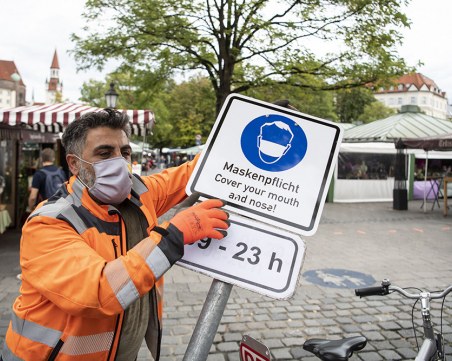 Германия забранява достъпа до нехранителни магазини и заведения за неваксинирани