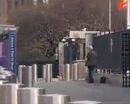 Отцепиха централата на ООН заради въоръжен мъж