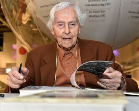 Почина чешкият писател Мирослав Зикмунд