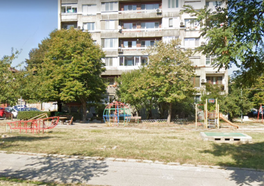Майка на дете пострадало на общинска детска площадка осъди Община