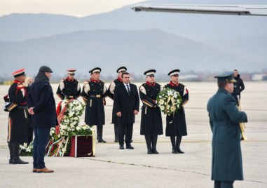 Два български военни самолета върнаха в родината телата на загиналите