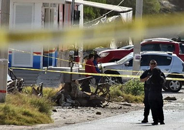 Членове на бандата Пуеблос унидас разбиха с камион входа на