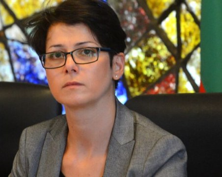 Агенцията по вписванията: Освобождаването на директора на ДКК Ваня Караганева е невалидно