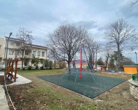 Детска площадка по проект на ПУДООС  вече радва децата на  село Марково