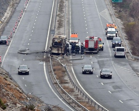 Отмениха траурното шествие с телата на загиналите на АМ 