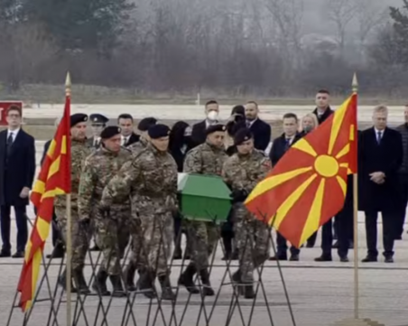 Пристигнаха тленните останки на загиналите на АМ 