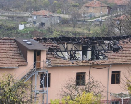 Търсят се доброволци за ремонта на опожарения дом за стари хора в село Рояк