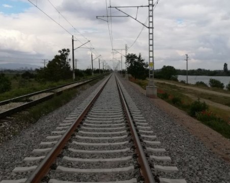 Тийнейджър е ударен от волтова дъга в столицата, правил си селфи върху жп линии