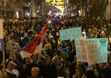 Хиляди сърби за втора поредна седмица блокираха пътища и магистрали
