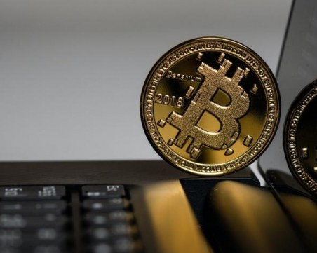 Биткойн загуби 20% от стойността си, етер -  10%, криптовалутите продължават да се сриват