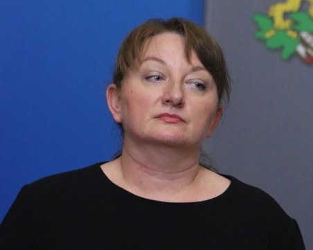 Сачева: ГЕРБ ще подкрепи вдигането на минималната заплата, но сме против ръст на доходи чрез заеми