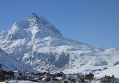 Четирима души са загинали от лавина в австрийските Алпи съобщи БНТ Инцидентът
