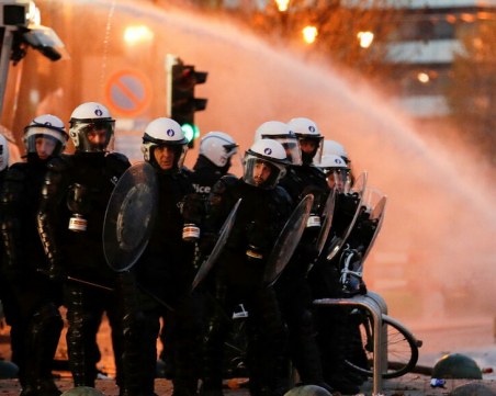 Безредици в Брюксел по време на протест срещу Ковид мерките