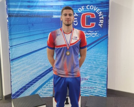 Пловдивски плувец спечели четири първи места на турнир в Ковънтри