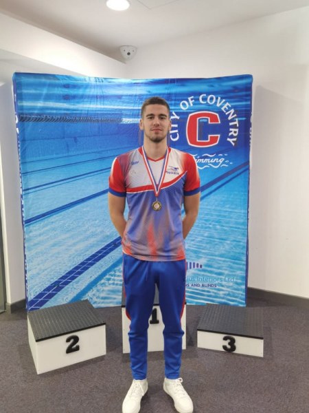 Пловдивски плувец спечели четири първи места на турнир в Ковънтри