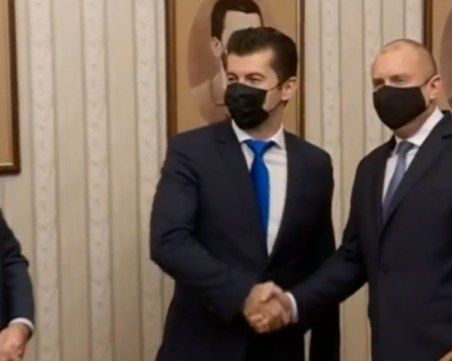 Кирил Петков към президента: Коалиционният договор е готов, надявам се скоро да има кабинет