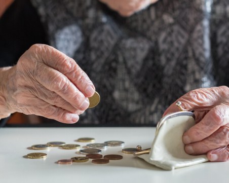 От вторник започва изплащането на пенсии и добавки