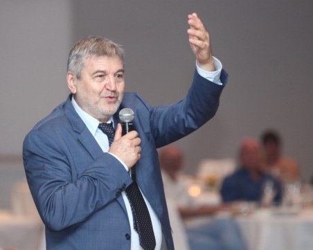 Полиция влезе в редакцията на в . 