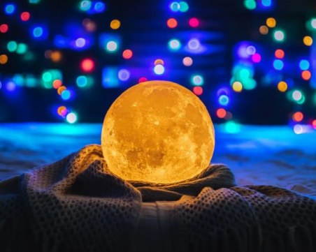 Скритите послания: Луните на планетите - 82 спътника обикалят Сатурн