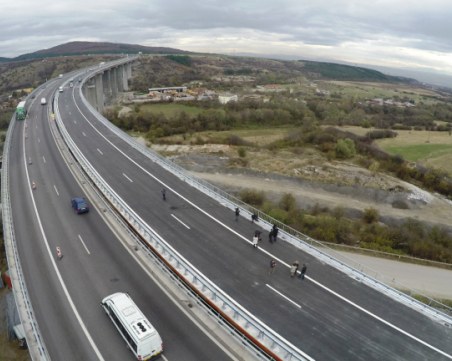 Бивш данъчен е арестуваният за измамата за милиони на АМ Хемус