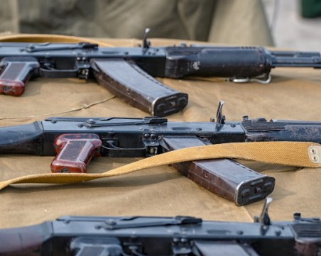 Русия разреши на Индия да произвежда автомати Калашников