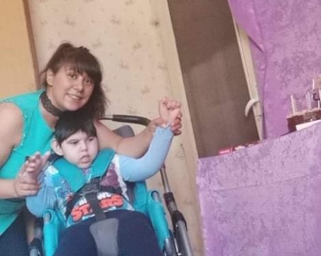 Семра е вече 5 години неотлъчно до болния си син, но има нужда помощ