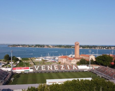 Вижте до кой стадион в Европа се достига с корабче